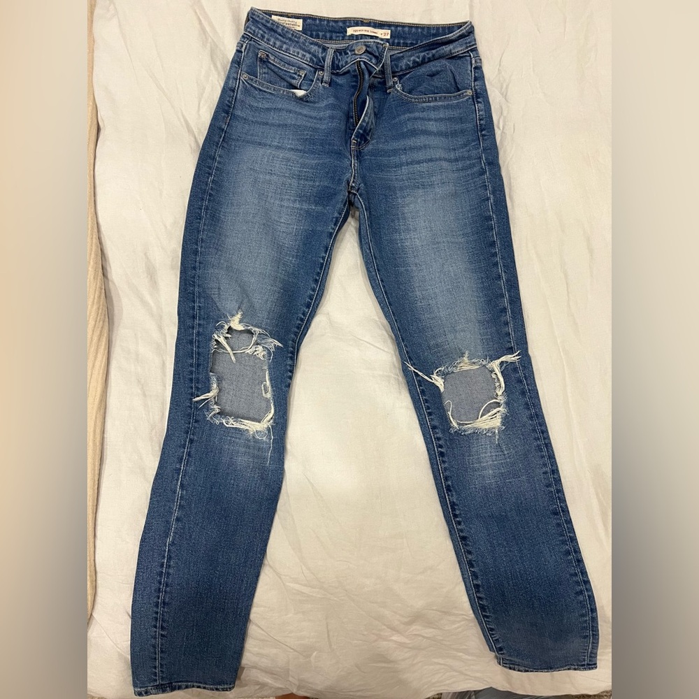 Levi’s high rise jeans